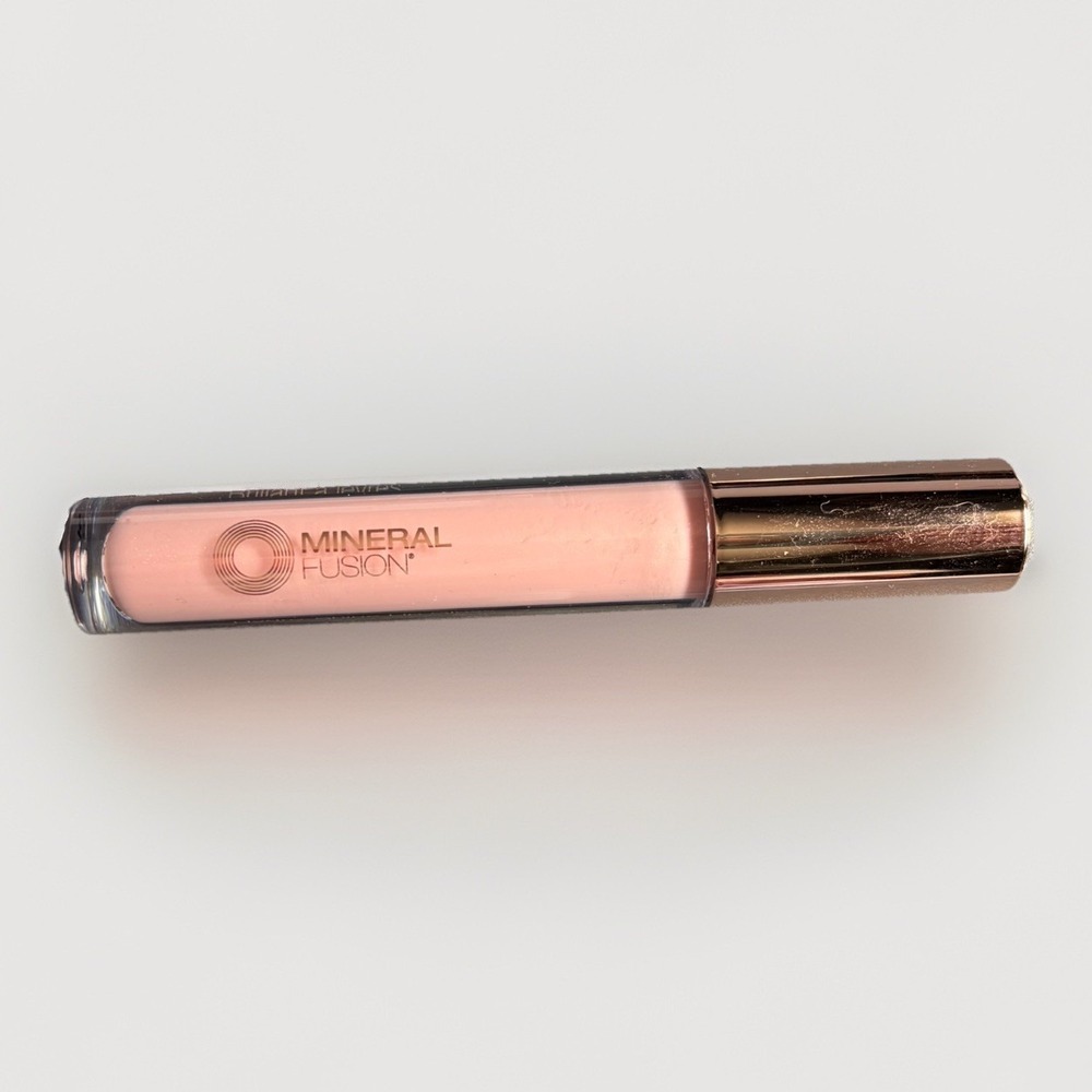 Mineral Fusion - Hydro Shine Lip Gloss Paris -  0.15 fl oz. Light Pink